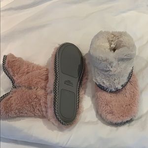 Cosy pink slipper booties.